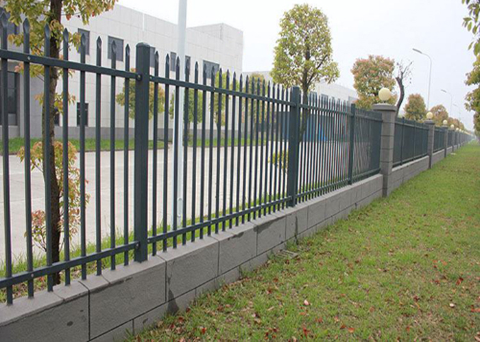 上饶工厂厂区锌钢围墙护栏工程案例